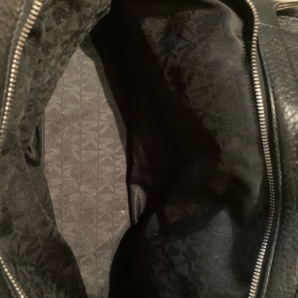 Micheal Kors purse - Picture 2 of 3